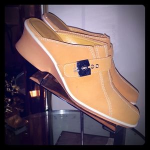 RASOLLI Slide On Tan Shoes